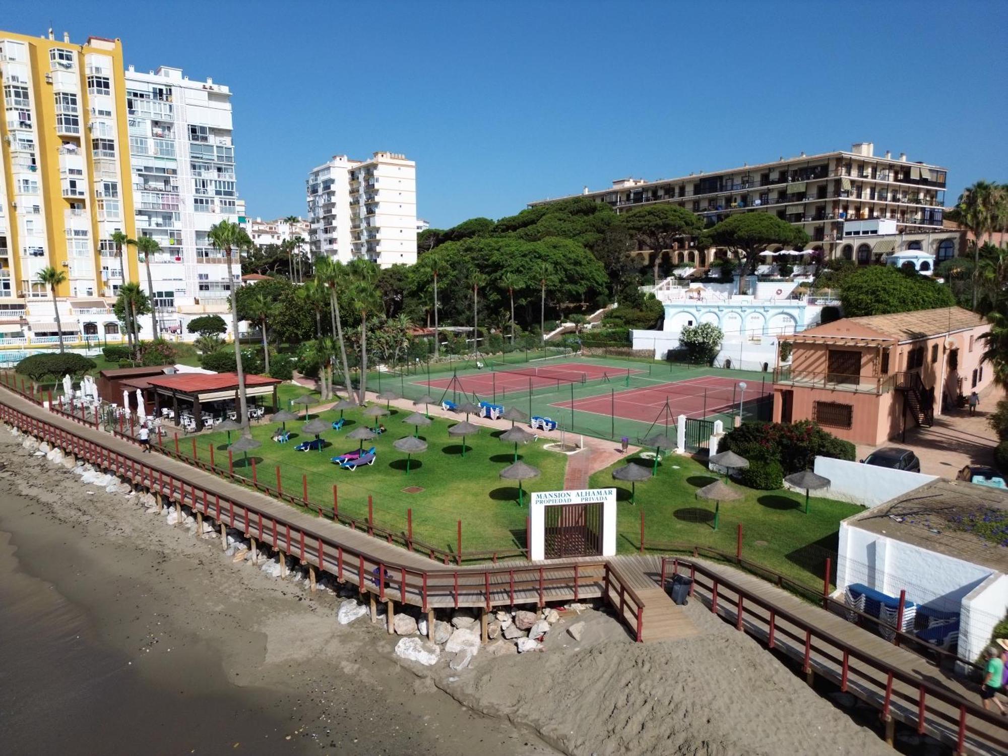 Alhamar Beachfront In Calahonda Apartment