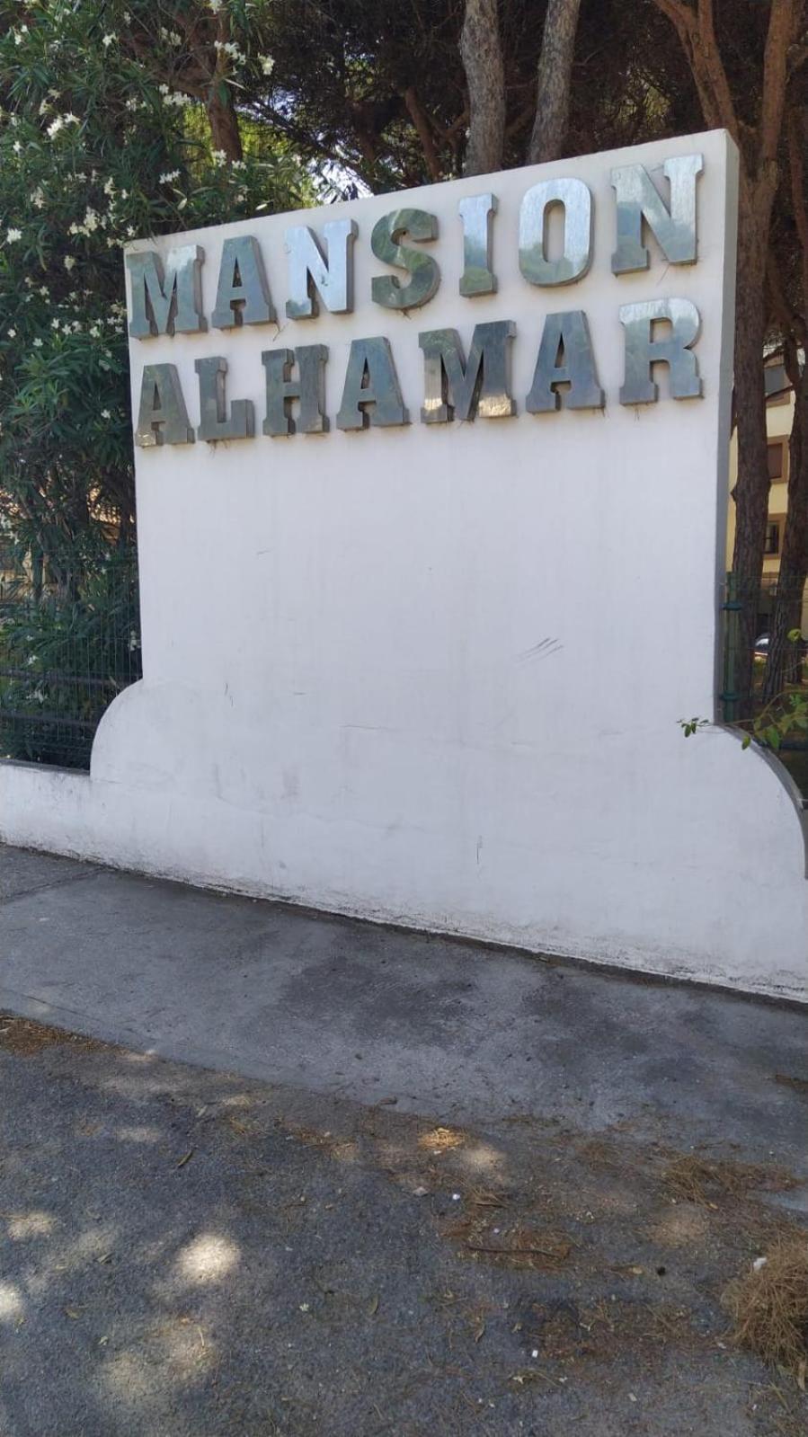 Alhamar Beachfront In Calahonda Apartment