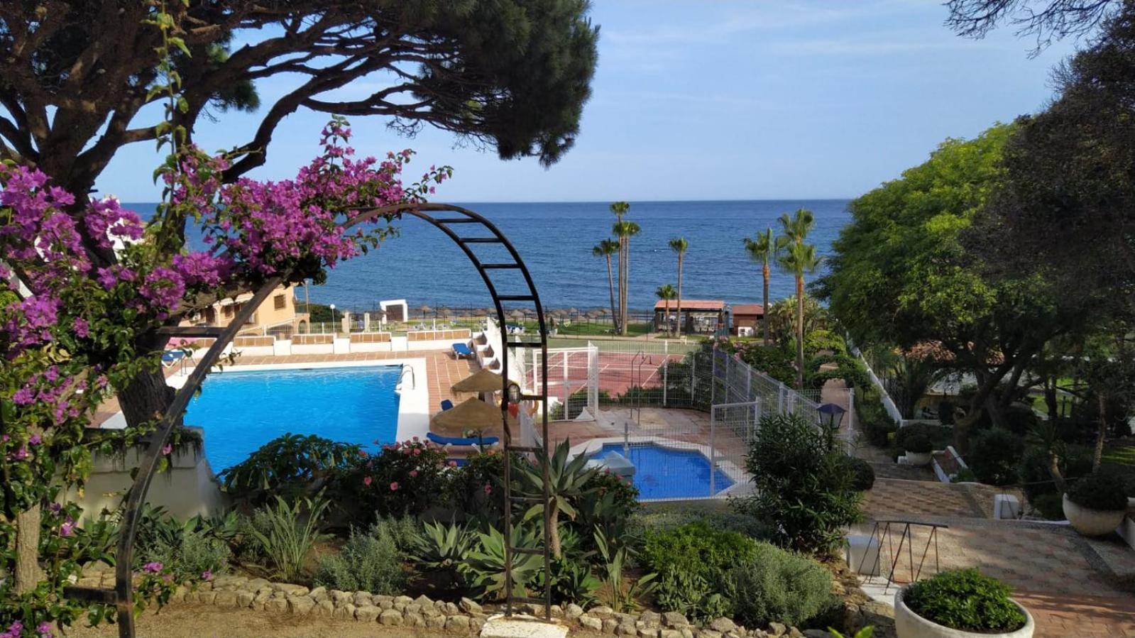 Apartment Alhamar Beachfront In Calahonda *