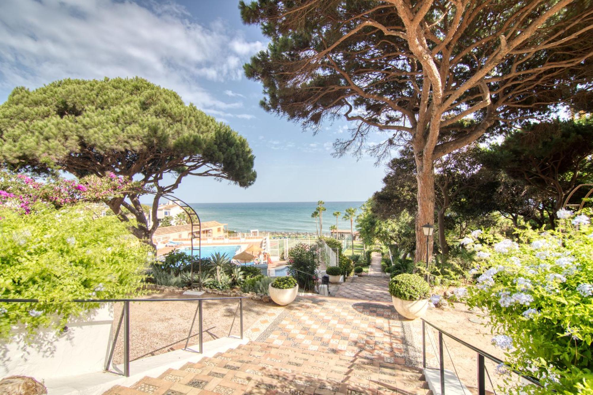 Alhamar Beachfront In Calahonda